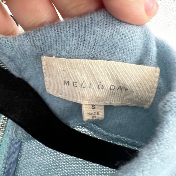 MelloDay Light Moc Turtle Neck Light Blue Back Zipper Sweater Women's Small - Picture 3 of 7
